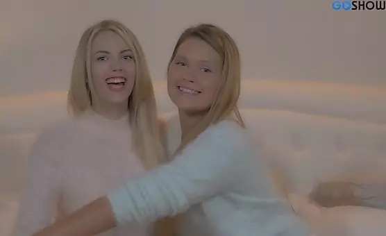 Blondes Delightful Seduction Strips